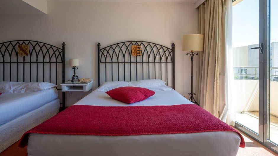 Avignon Grand Hotel Room