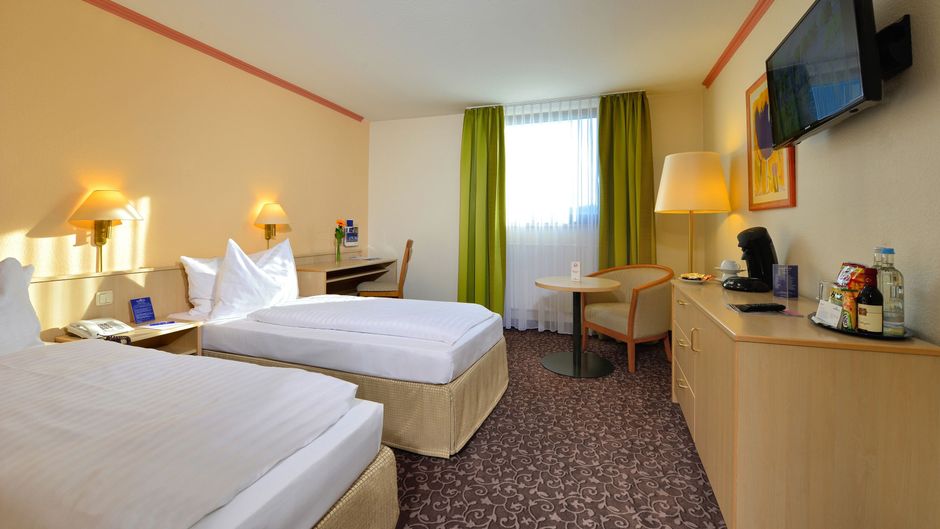 Plaza Inn Room
