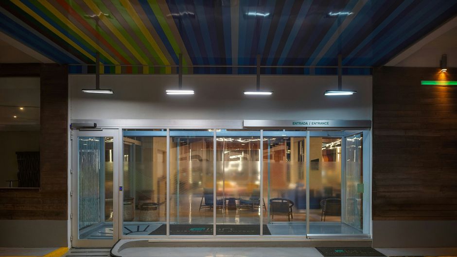 aloft Cancun Lobby