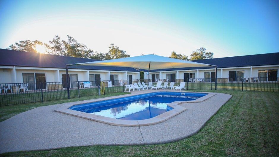 Roma Explorers Inn Pool