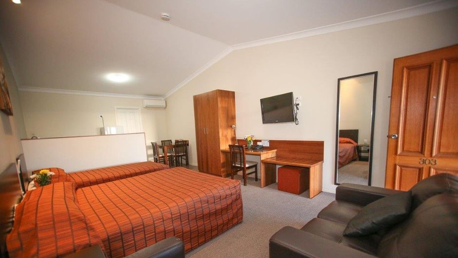 Roma Explorers Inn Room