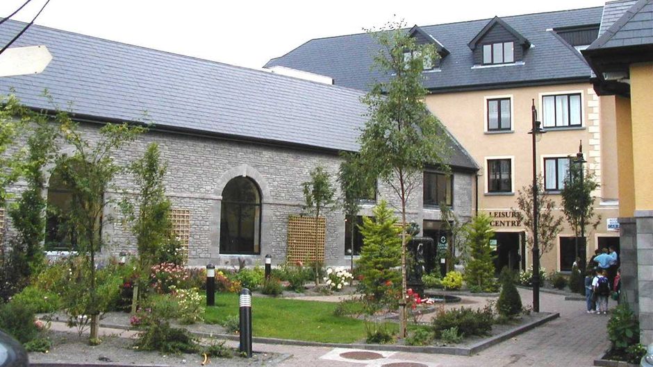 Castlecourt Hotel Exterior