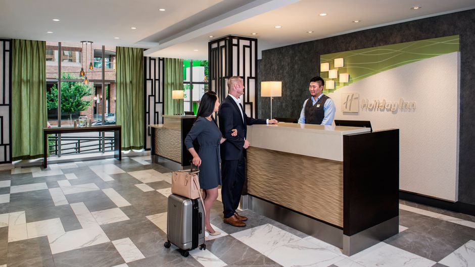 Holiday Inn & Suites Vancouver Downtown Lobby