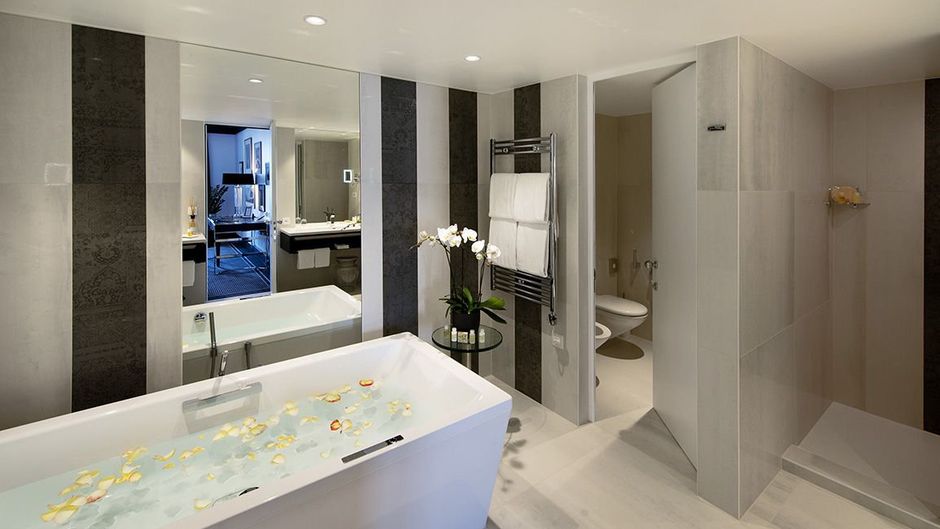 Beau-Rivage Hotel Room