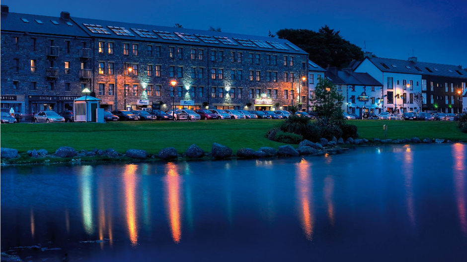 Westport Coast Hotel Exterior