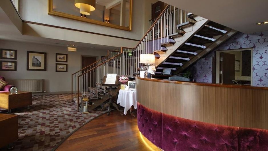 Lynnhurst Hotel Lobby