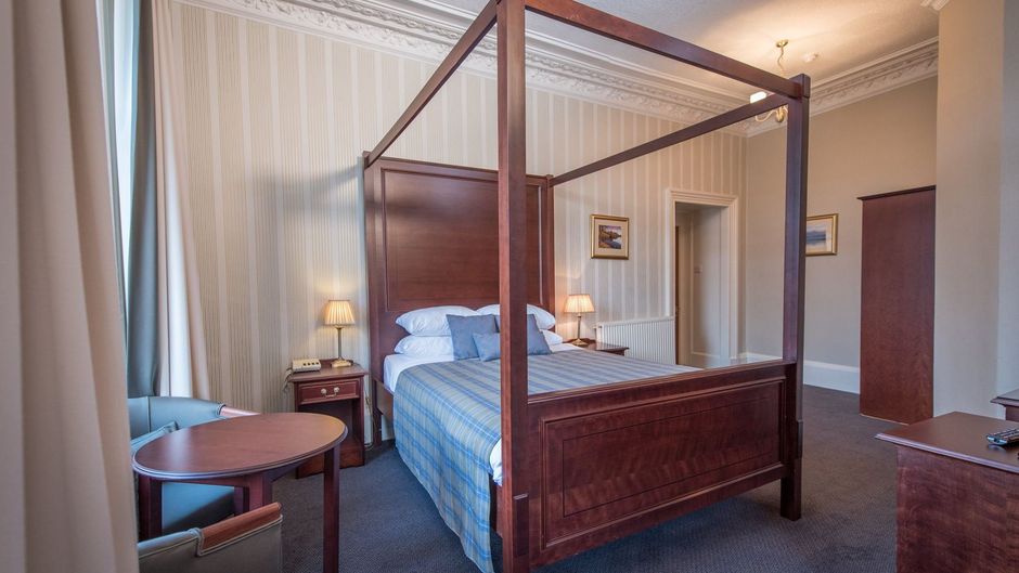 Royal Hotel Room