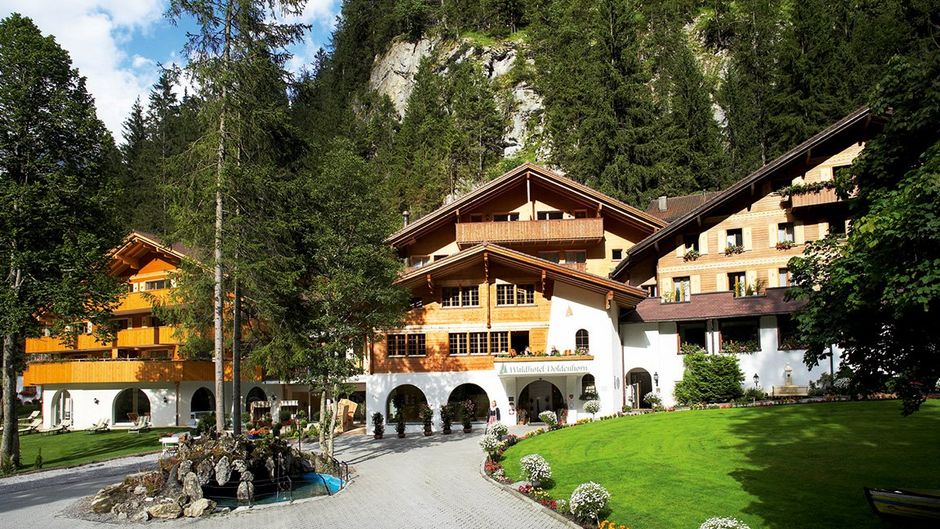 Waldhotel Doldenhorn Hotel Exterior