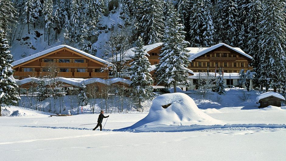 Waldhotel Doldenhorn Hotel Exterior