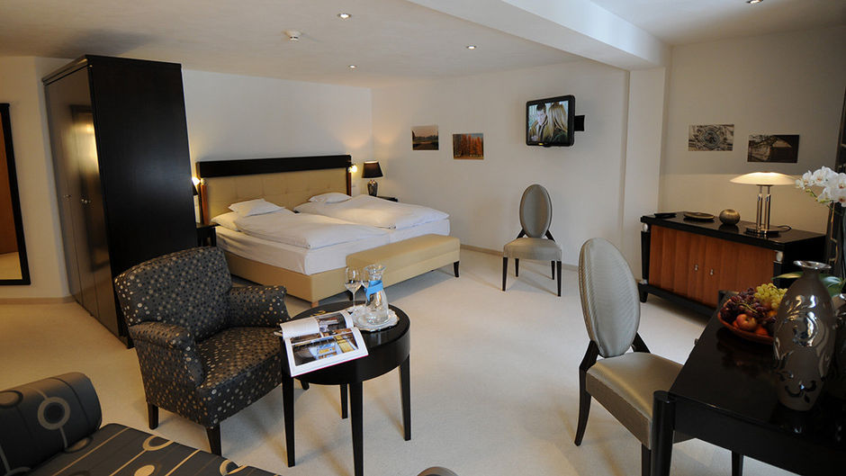 Waldhotel Doldenhorn Hotel Room