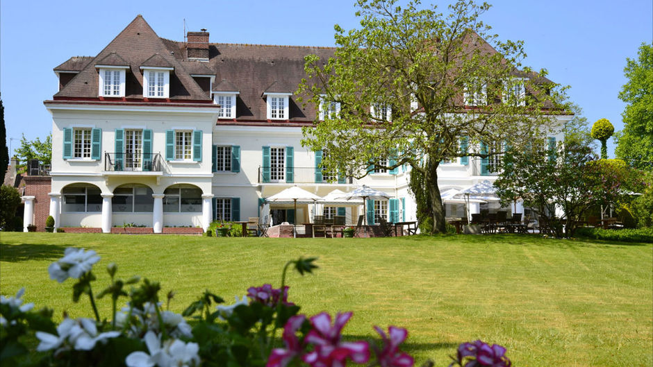 Chateau de Montreuil Exterior