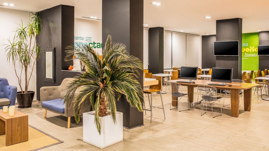 One Monterrey Aeropuerto Lobby