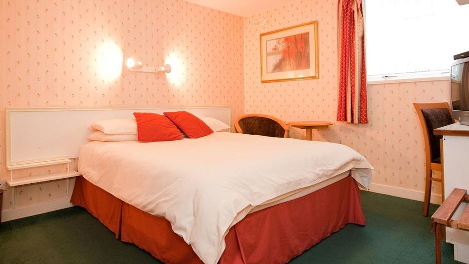 The Castletown Hotel Room