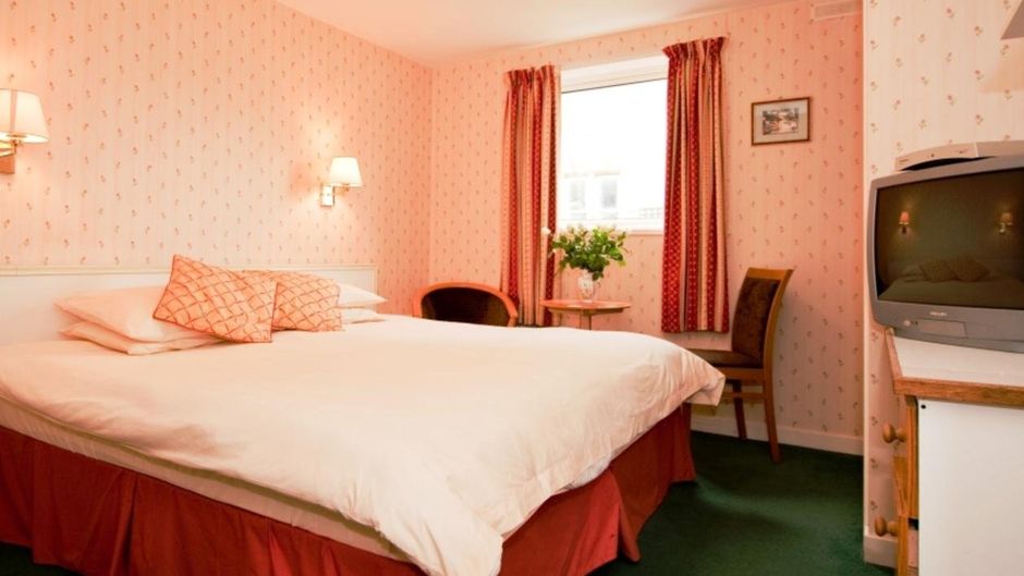 The Castletown Hotel Room