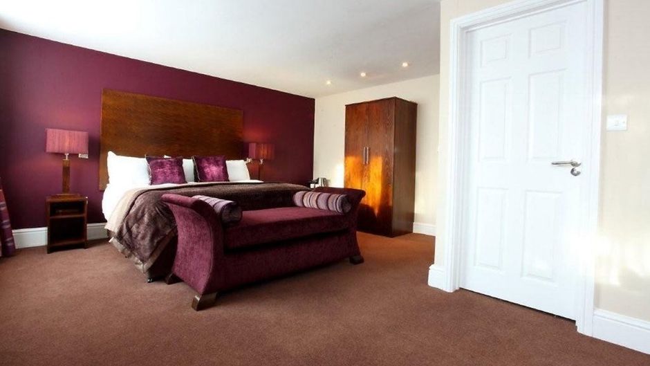 Dolphin Hotel Suite