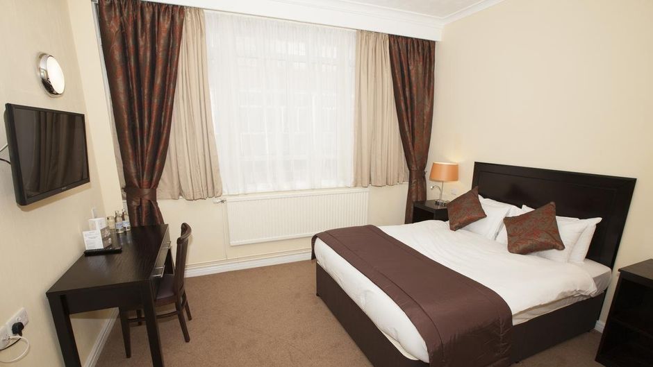 Dolphin Hotel Suite