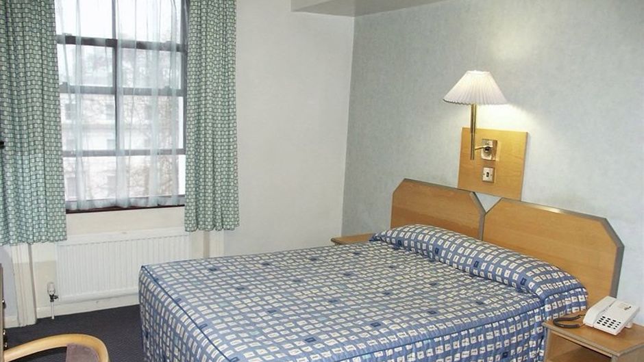 Norfolk Plaza Hotel Room