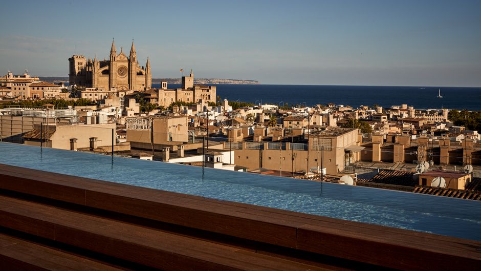 Nakar Hotel Pool