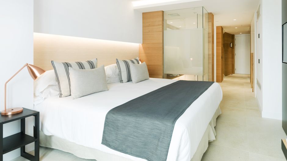 Nakar Hotel Room