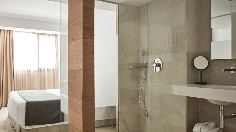 Nakar Hotel Room