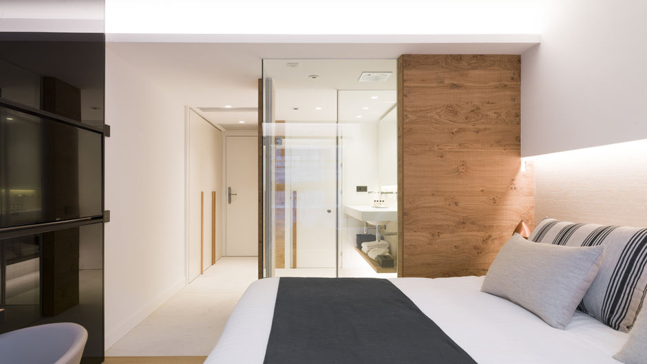 Nakar Hotel Room