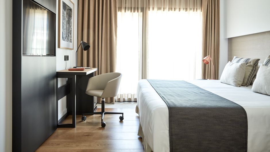 Nakar Hotel Room