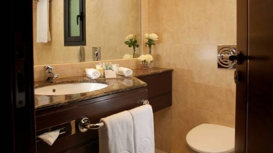 Raouche Arjaan by Rotana Room