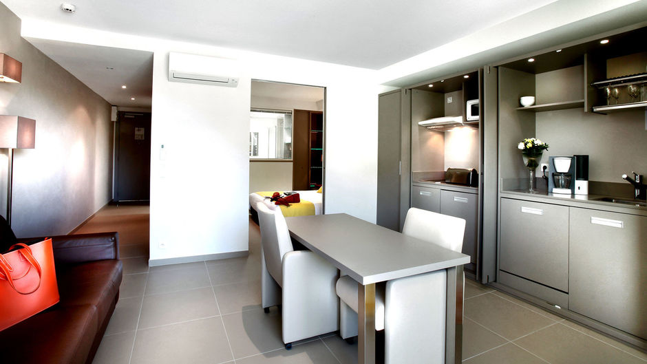 Seventeen Hotel Room