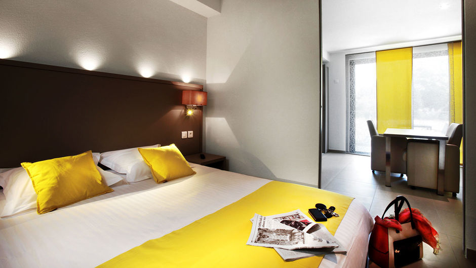 Seventeen Hotel Room
