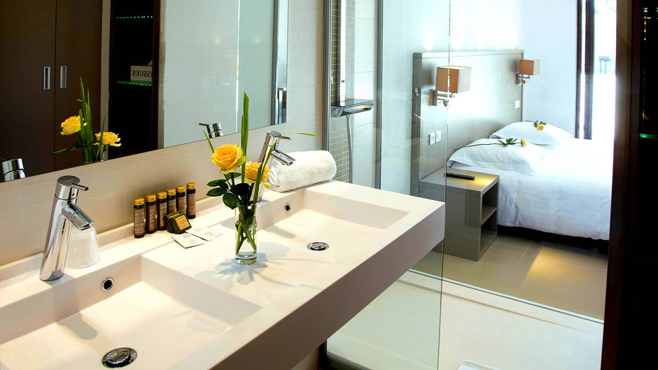 Seventeen Hotel Room