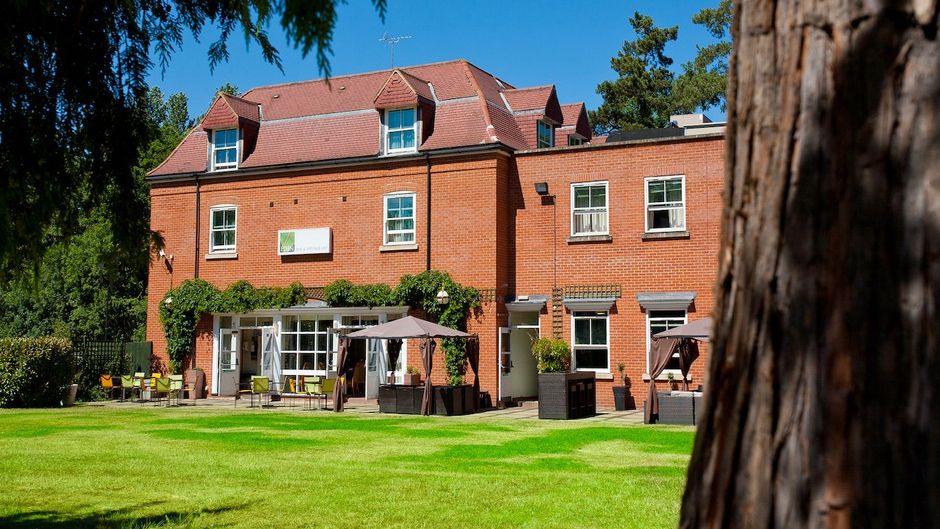 Pinewood Hotel Exterior