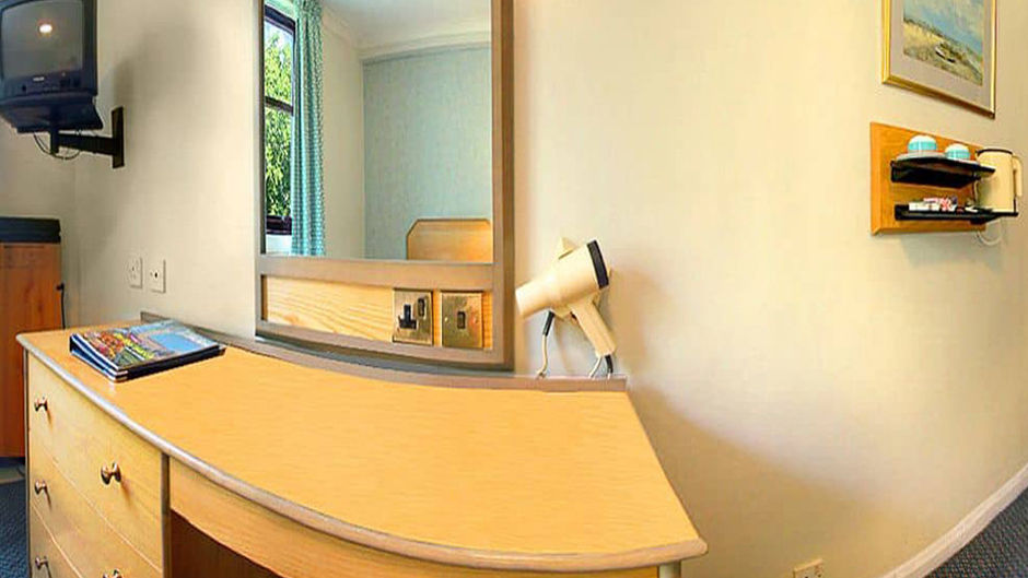 Norfolk Plaza Hotel Room
