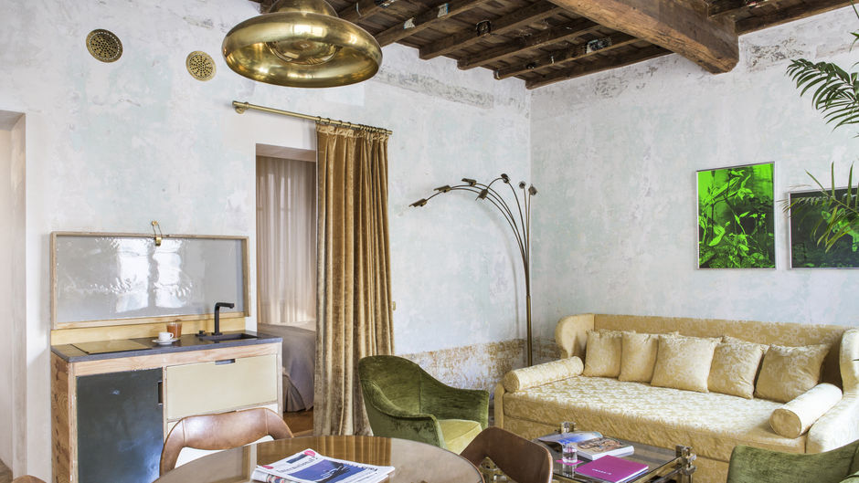 G-Rough Luxury Suites Suite