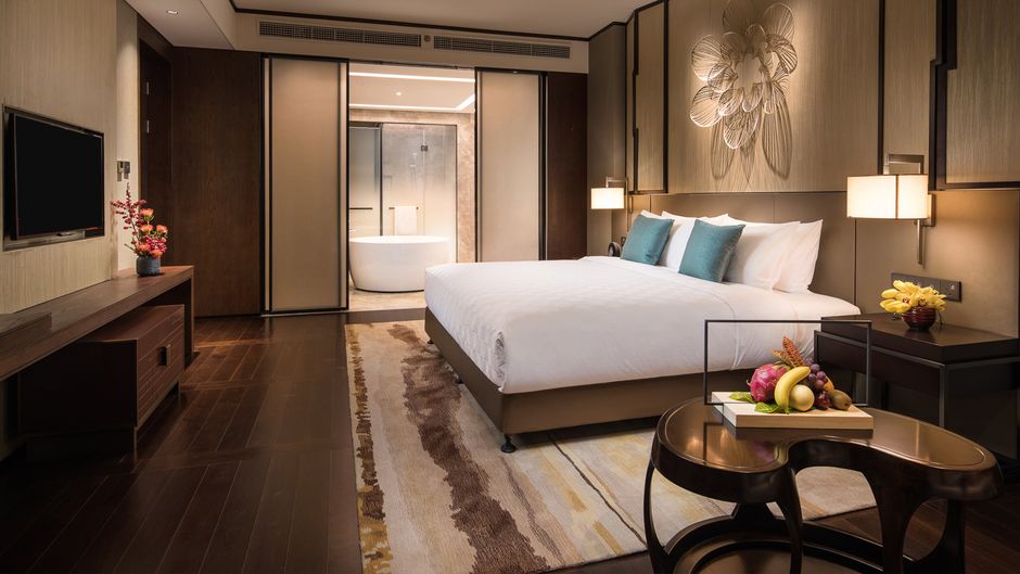 HUALUXE Xiamen Haicang Harbour View Suite