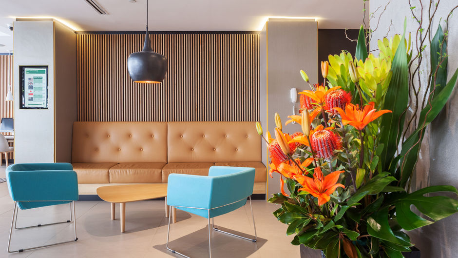 Holiday Inn Perth City Centre Lobby