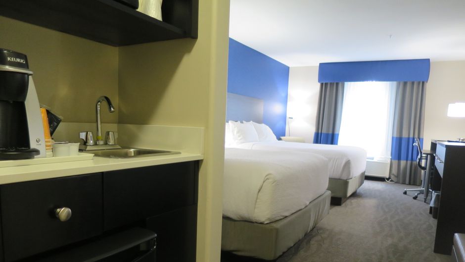 Holiday Inn Hotel & Suites Regina Room