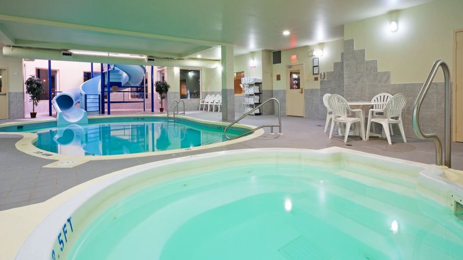 Holiday Inn Hotel & Suites Regina Pool