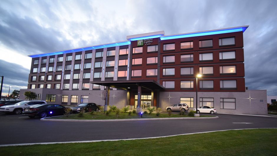 Holiday Inn Express & Suites Gatineau Exterior