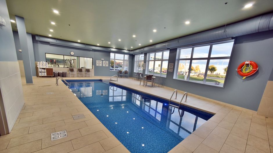 Holiday Inn Express & Suites Gatineau Pool