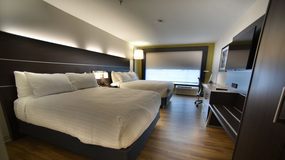 Holiday Inn Express & Suites Gatineau Room