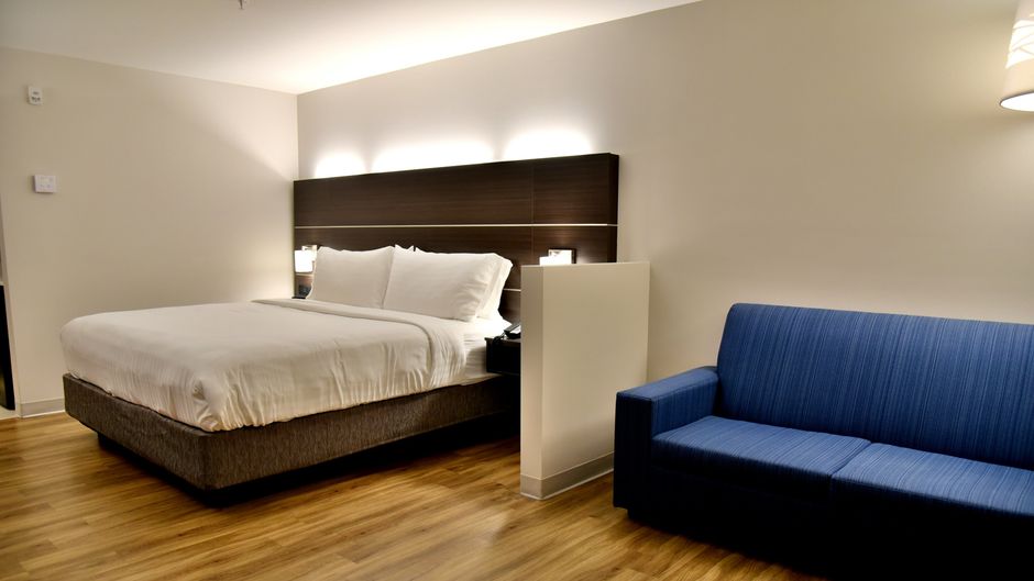 Holiday Inn Express & Suites Gatineau Room