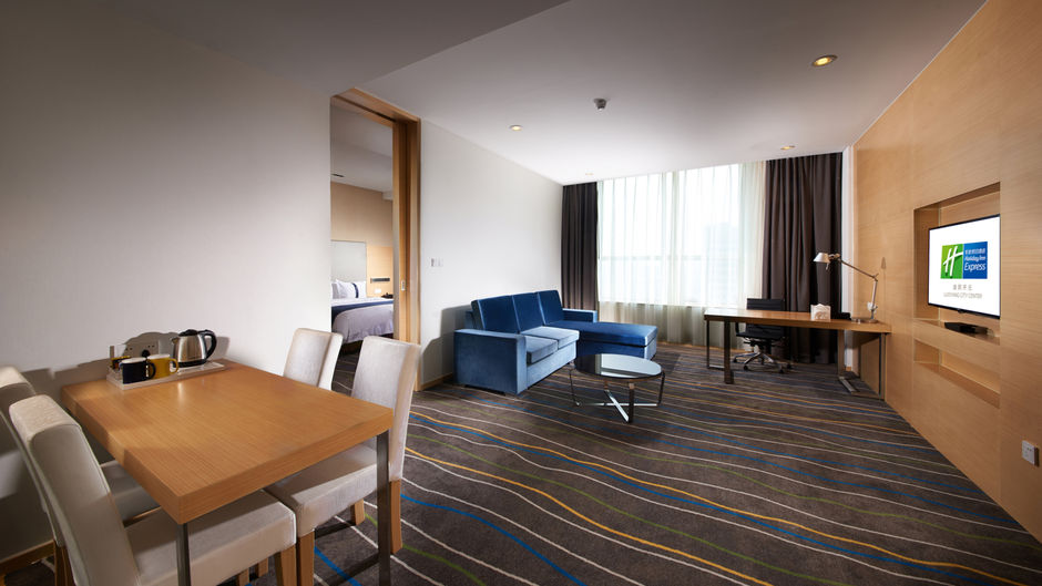 Holiday Inn Express Luoyang City Center Suite