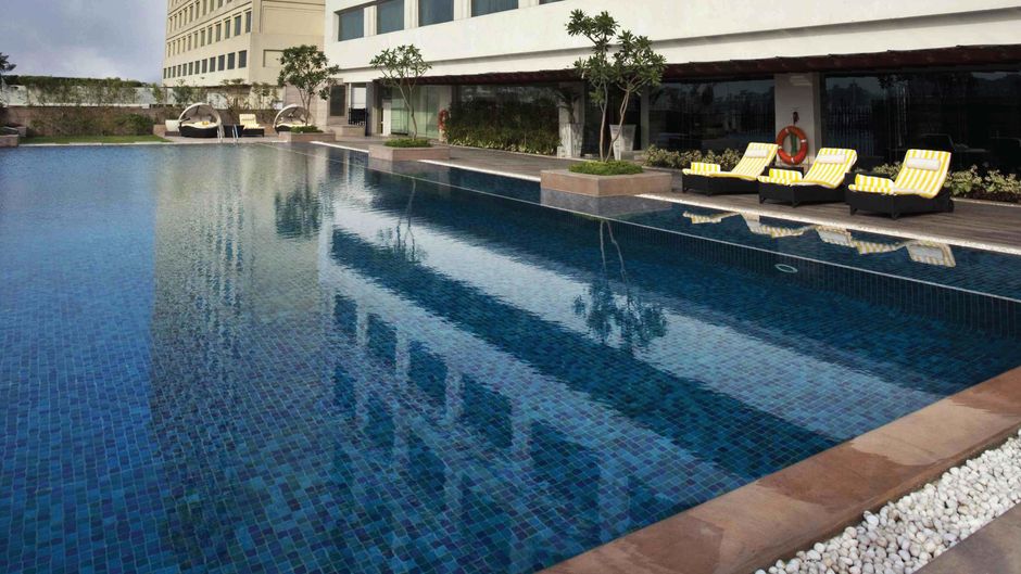 Crowne Plaza New Delhi Mayur Vihar Noida Pool