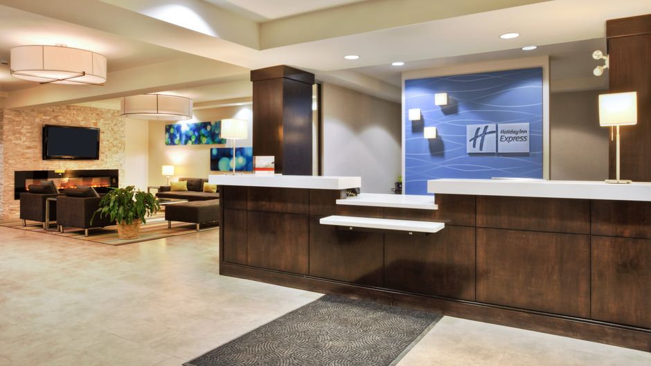 Holiday Inn Express Lobby