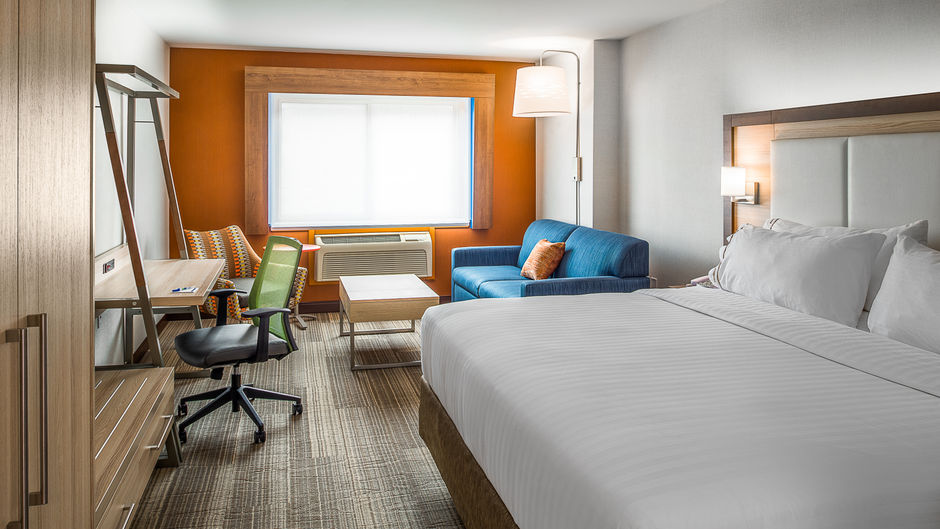Holiday Inn Express/Suites Halifax Room