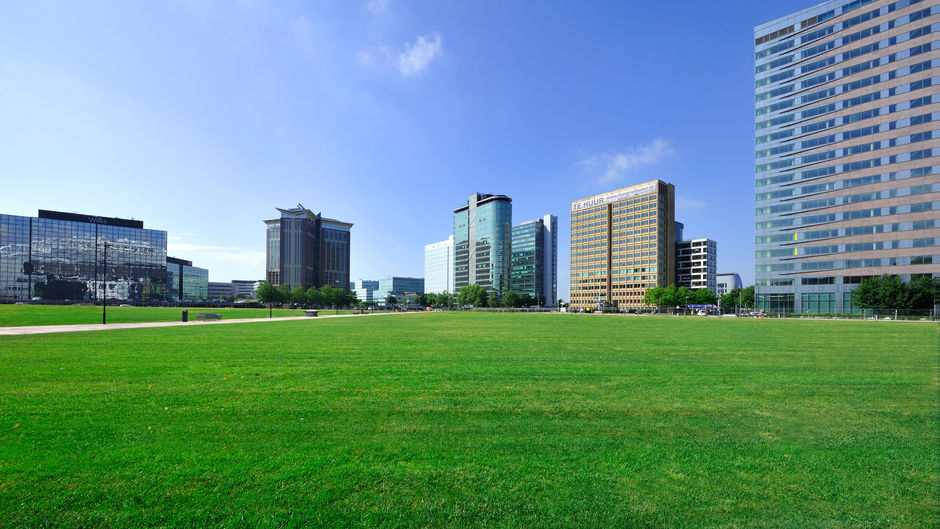 Holiday Inn Express Arena Towers Exterior