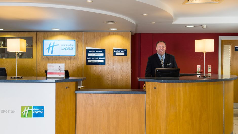Holiday Inn Express Swansea-East Lobby