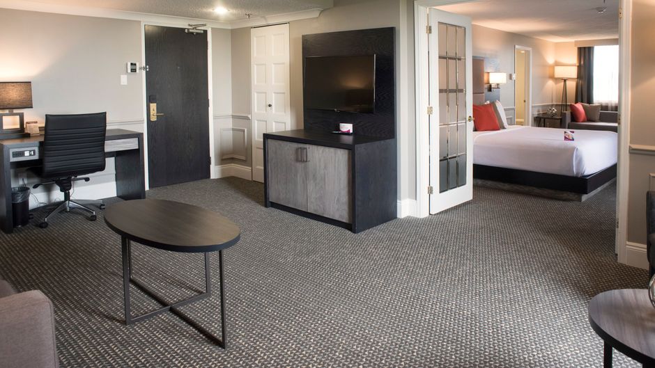 Crowne Plaza Fredericton Suite