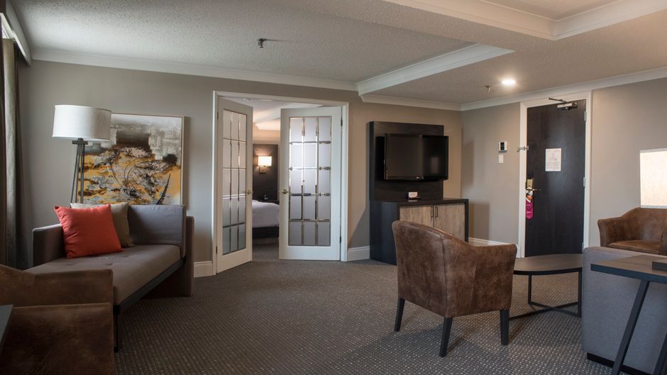 Crowne Plaza Fredericton Suite