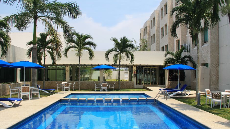 Holiday Inn Express Paraiso Dos Bocas Pool
